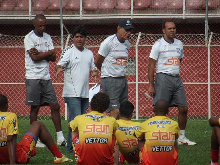 Friburguense trabalha forte para confronto diante do Bangu