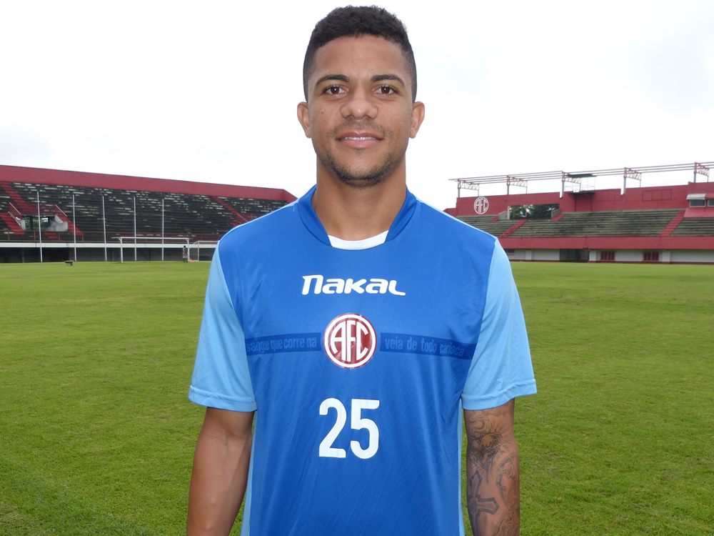 America acerta contratação de Lateral-esquerdo