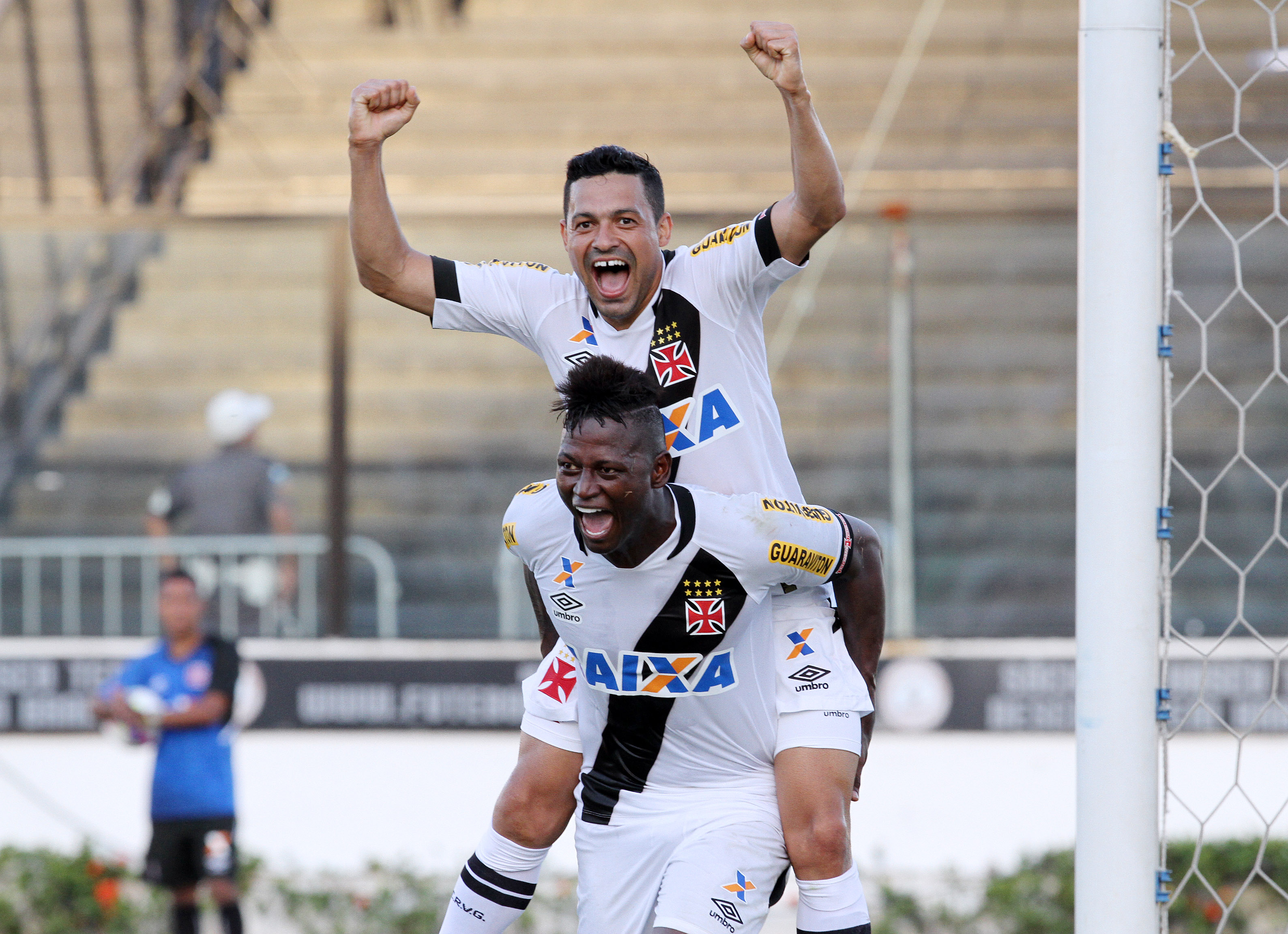 Vasco estreia com goleada no Carioca 2016