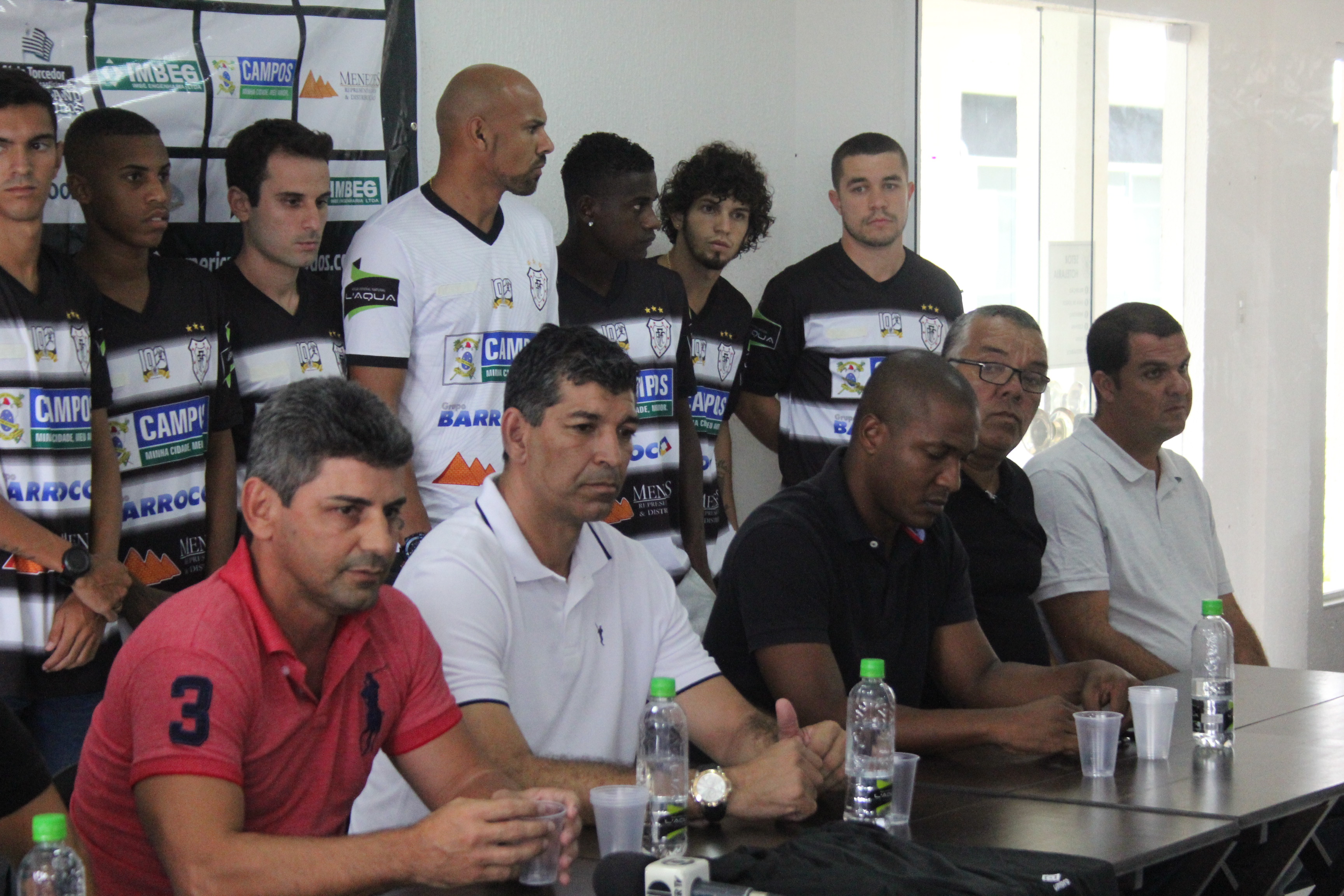 Americano apresenta elenco e confirma acerto com Umbro