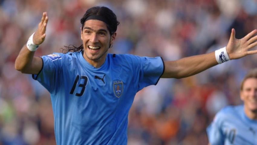 Bangu anuncia Loco Abreu para o Carioca 2017