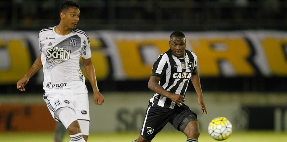 Botafogo empata, mas permanece no G6