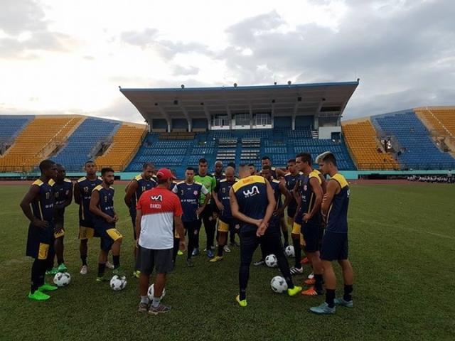 Bangu realiza o primeiro treino no Vietnã