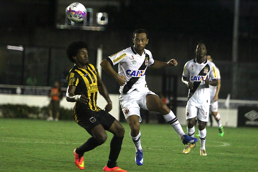 Vasco bate o Voltaço e segue 100% no Campeonato Carioca
