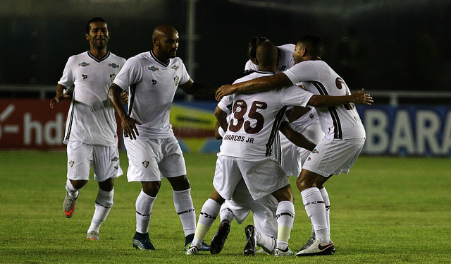 Fluminense vence e encaminha classificação para semifinais