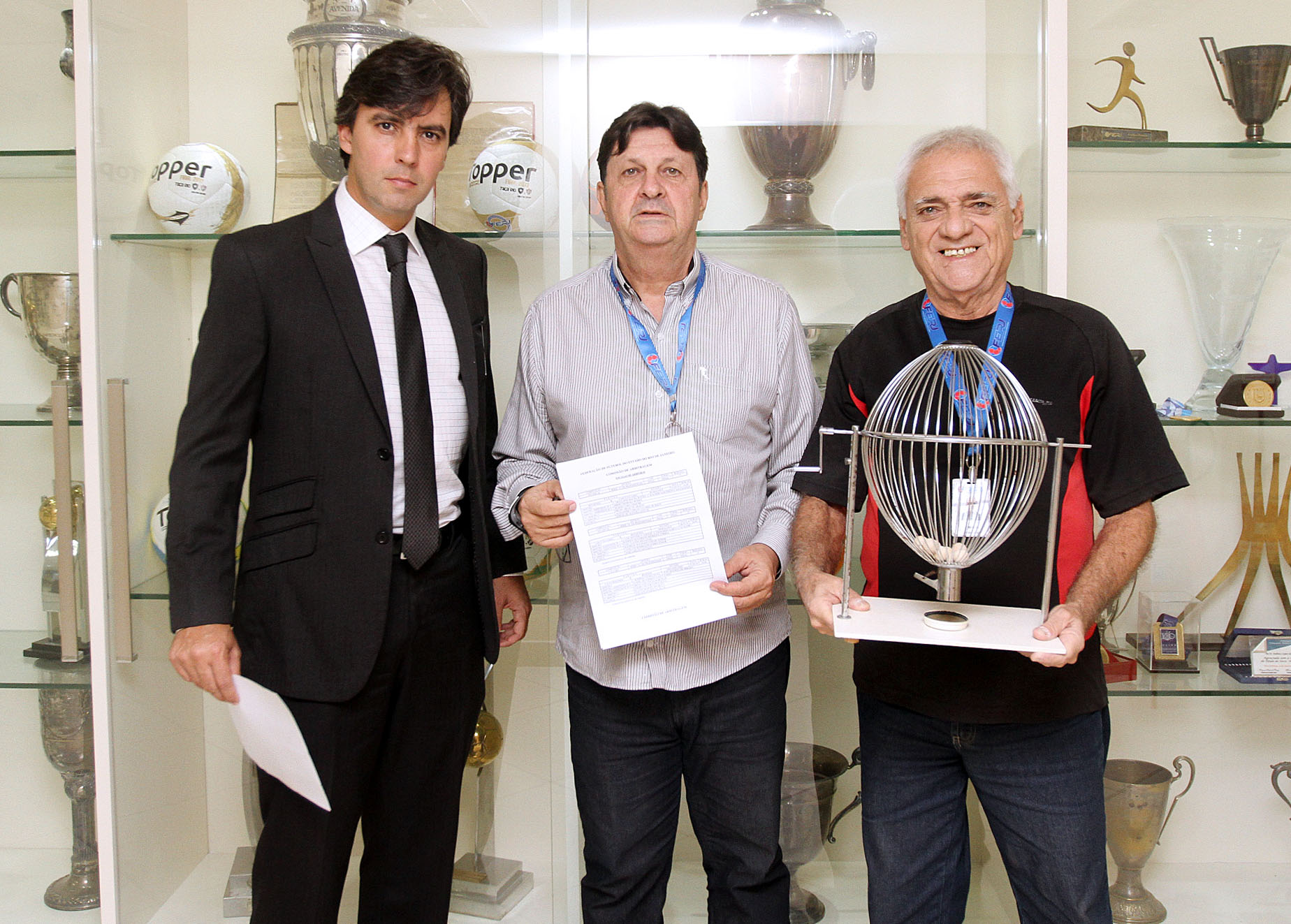 Sorteada a arbitragem das finais do Campeonato Carioca e da Taça Rio