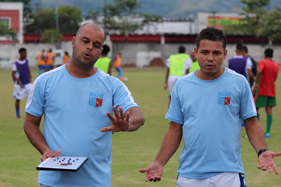 Rogério Xavier exalta amizade com Leandro e acredita no acesso do Angra dos Reis