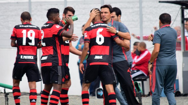 Na estreia de Zé Ricardo, Fla vence a Ponte Preta