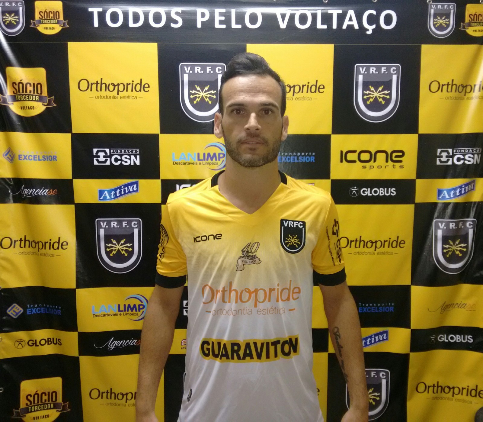 Voltaço acerta a contratação do meia Michel Cury