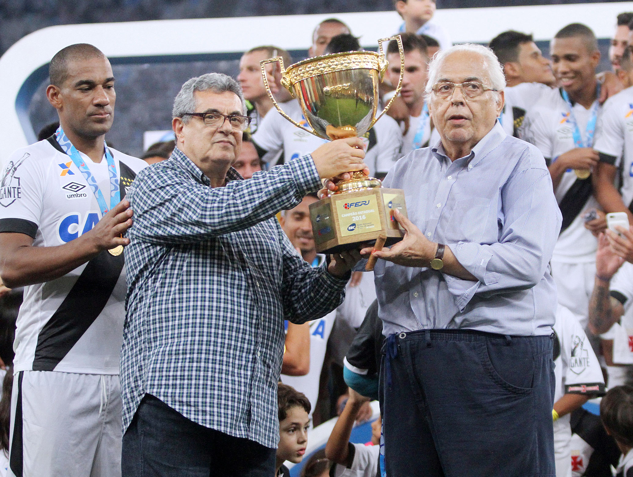 Invicto, Vasco fica com o Bi do Campeonato Carioca