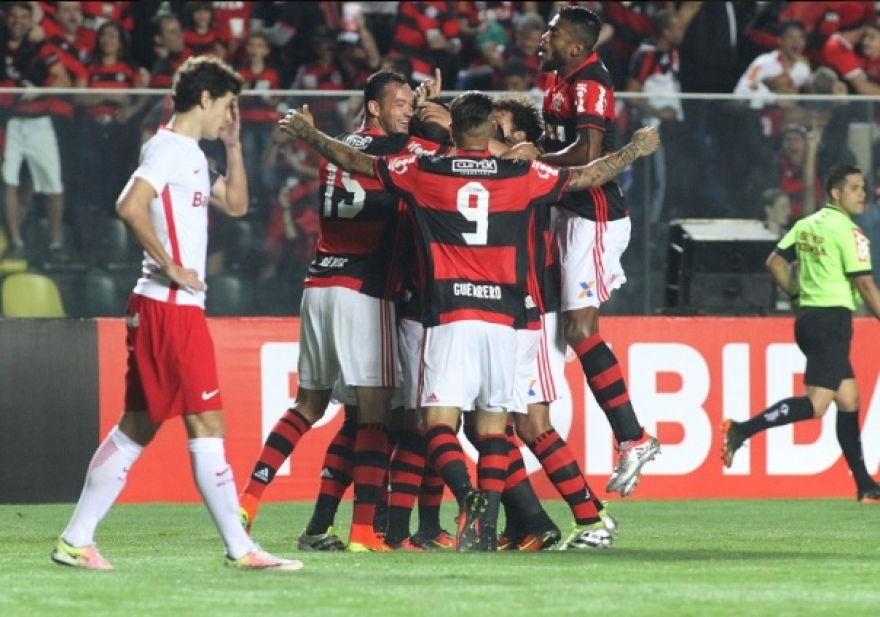 Ederson marca e Flamengo vence o Internacional-RS em Cariacica-ES