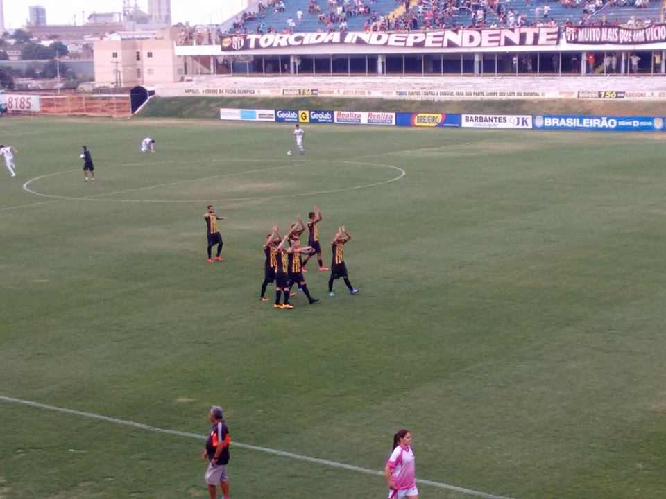 Voltaço vence e fica mais perto do acesso à Série C