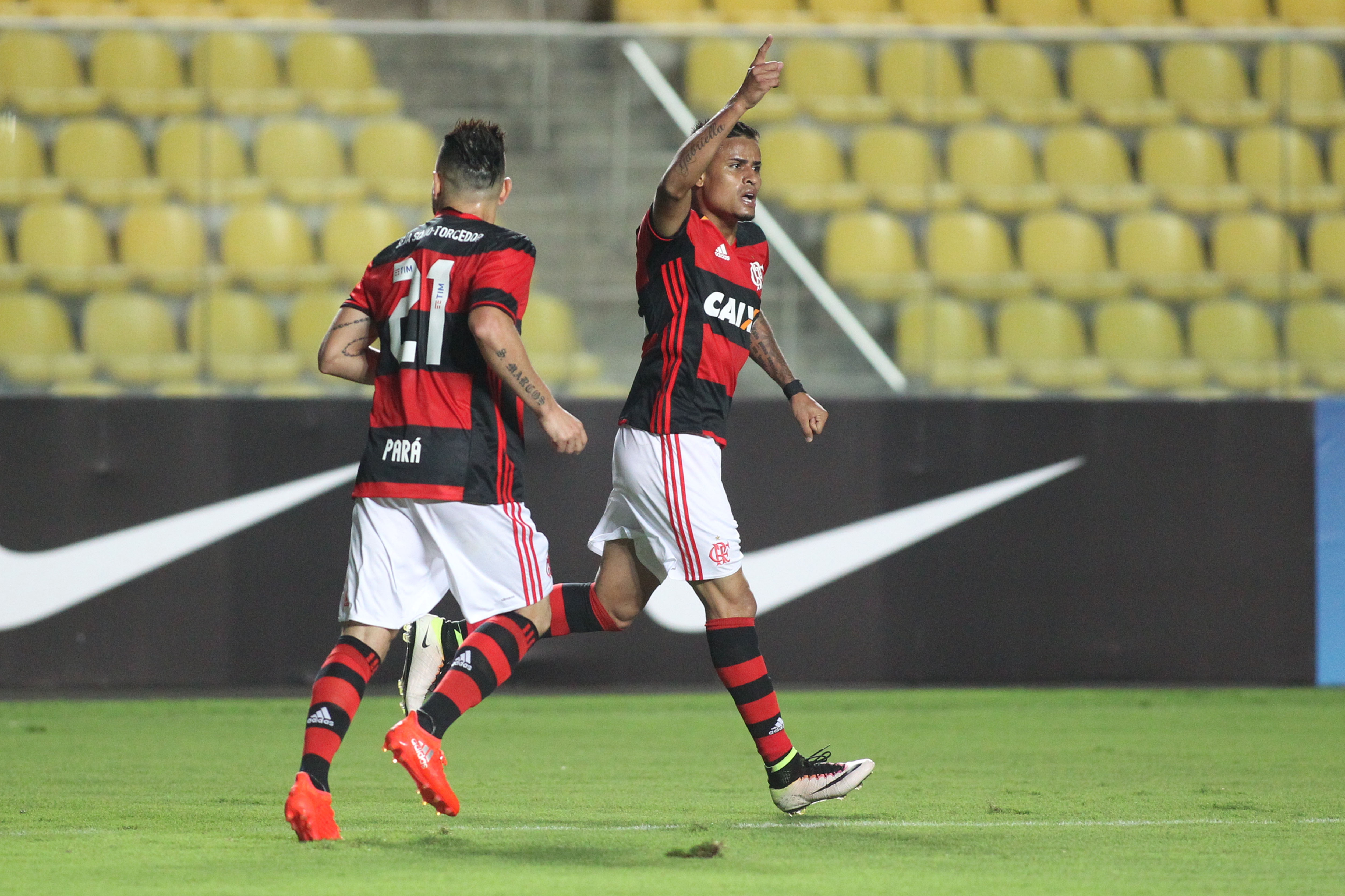 Flamengo despacha o Figueirense e chega a fase internacional da Copa Sul-Americana