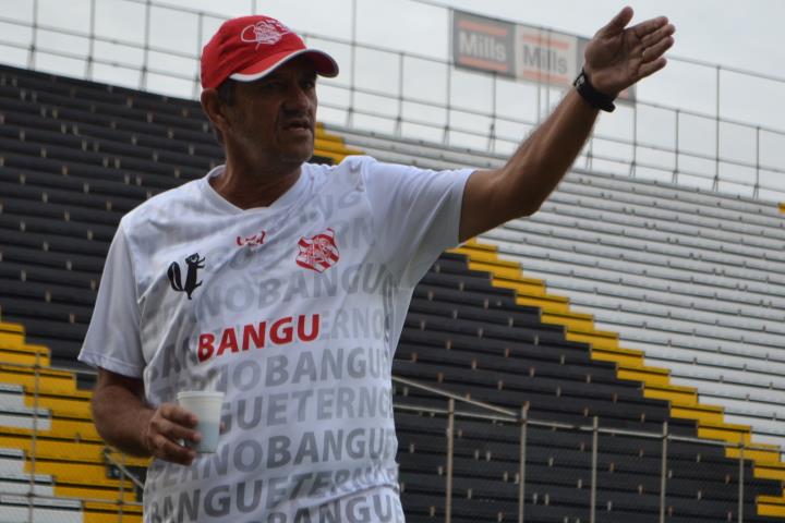 Mário Marques destaca personalidade do Bangu em vitória sobre o Botafogo