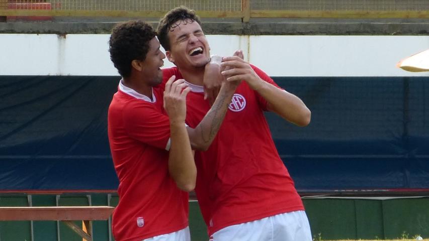 America vence e volta ao G2 da Copa Rio