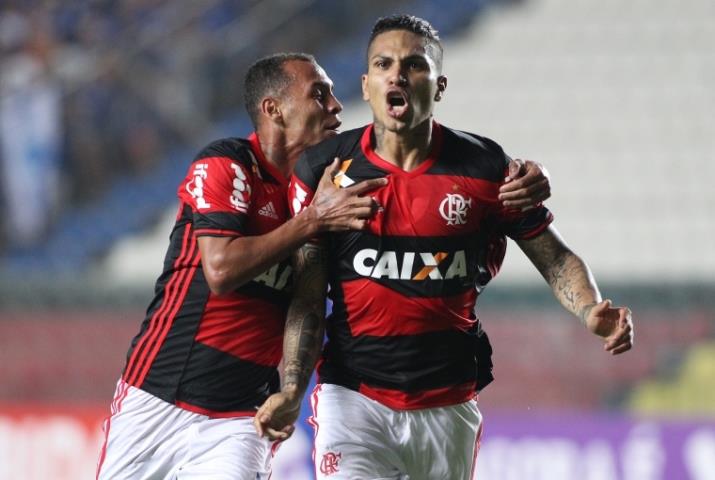 Flamengo vira sobre o Cruzeiro-MG e segue na cola do líder Palmeiras-SP