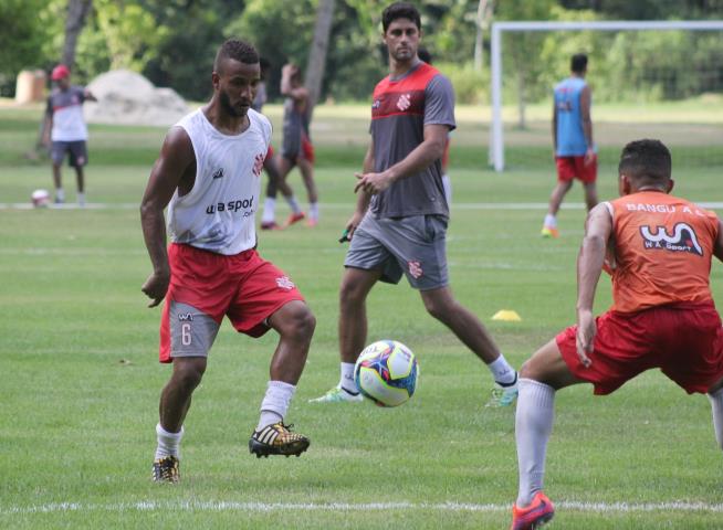 Lateral Guilherme aponta confiança e vígor físico do grupo alvirrubro