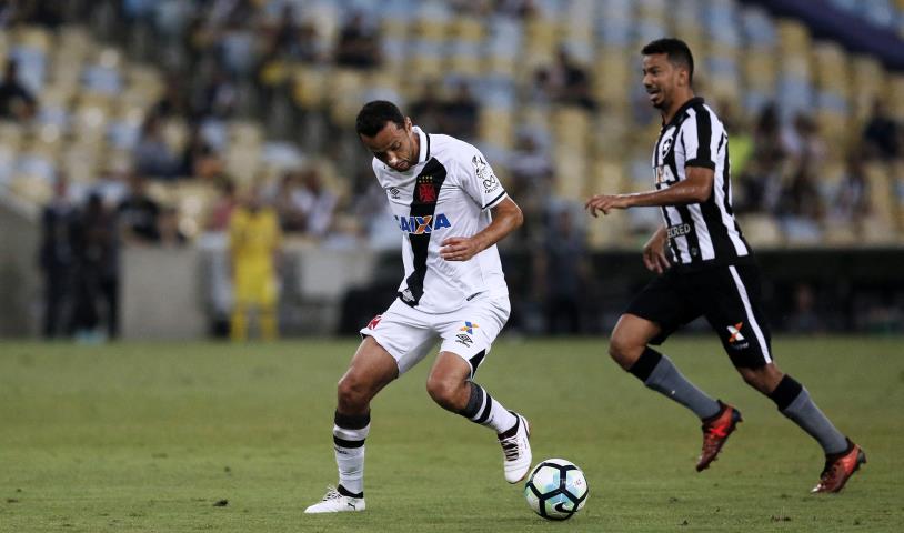 Vasco vence o clássico e segue subindo no Brasileiro