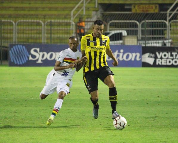 Voltaço renova com Daniel Felipe por mais dois anos