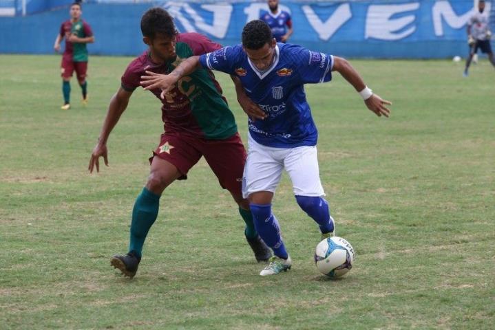 Goytacaz empata com a Portuguesa na reinauguração do gramado do Aryzão