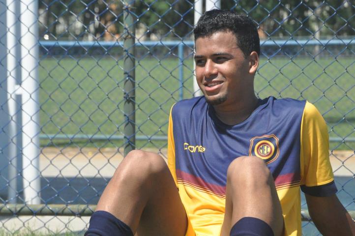 Téssio exalta oportunidade de atuar pelo Madureira e jogar o Carioca