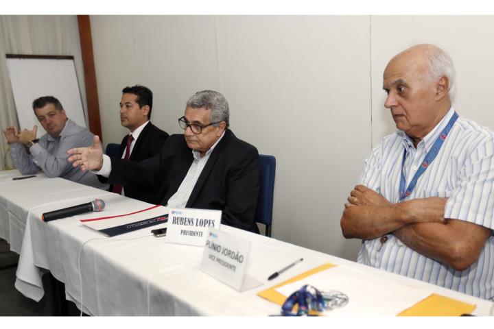 Presidente da FERJ se reúne com representantes das Ligas Municipais