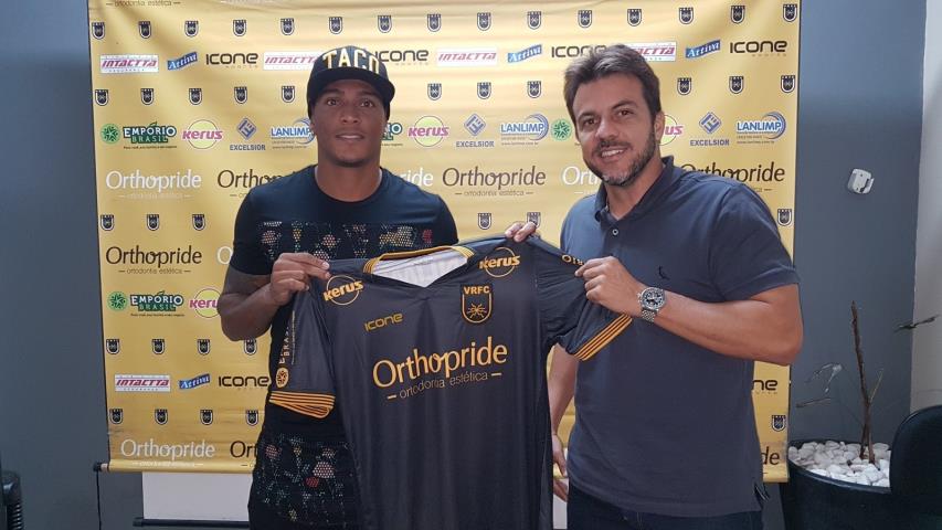 Voltaço apresenta Adriano, vice-artilheiro do Carioca-2017