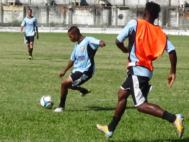 Mesquita trabalha firme pensando na estreia contra o Santa Cruz