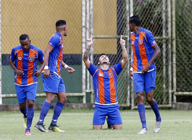 Nathan brilha e Duque vence o Serrano