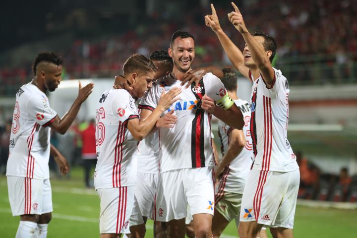 Vitória na estreia da Ilha do Urubu