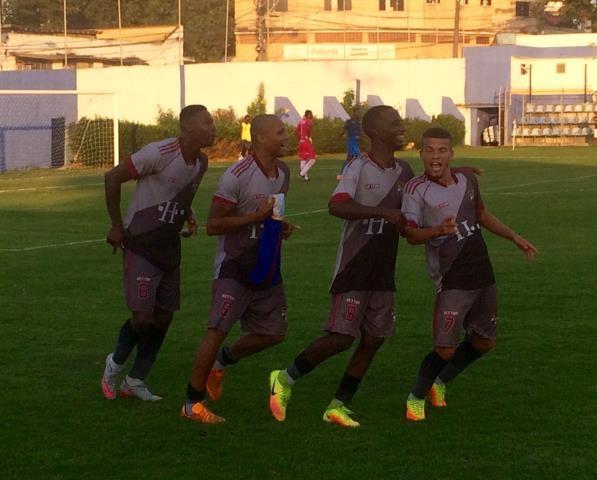 Barcelona vence e pula para liderança do Grupo A