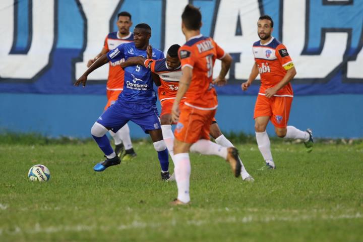 Duque de Caxias reage e empata com o Goytacaz