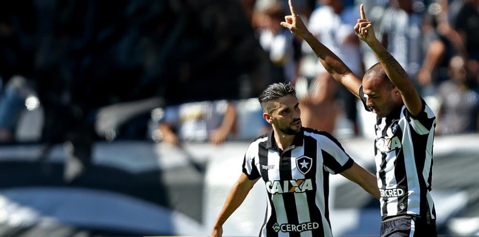 Botafogo volta a vencer no Brasileiro