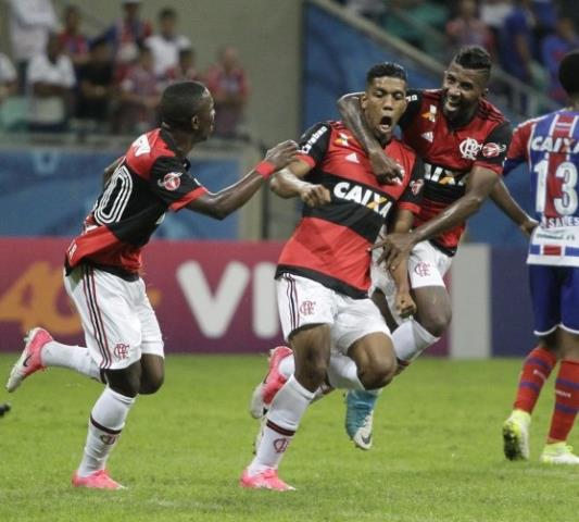 Flamengo bate o Bahia e fica em terceiro no Brasileirão