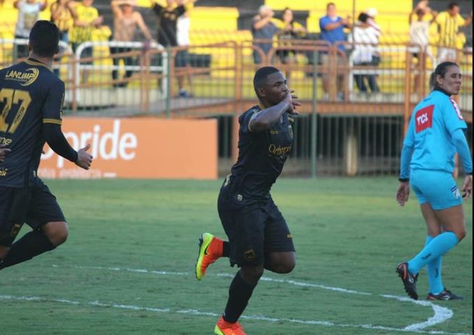 Volta Redonda vence o Tombense a assume liderança