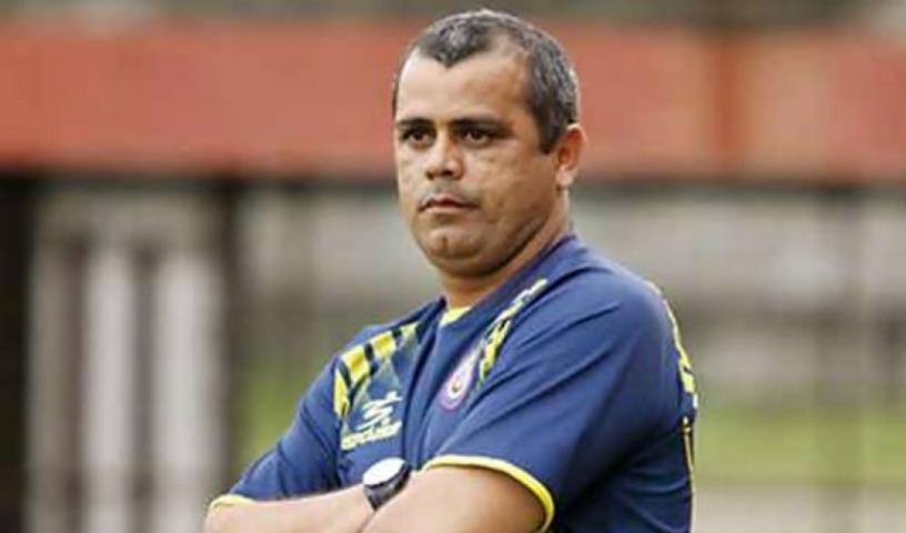 Roy deixa o comando do Macaé Esporte