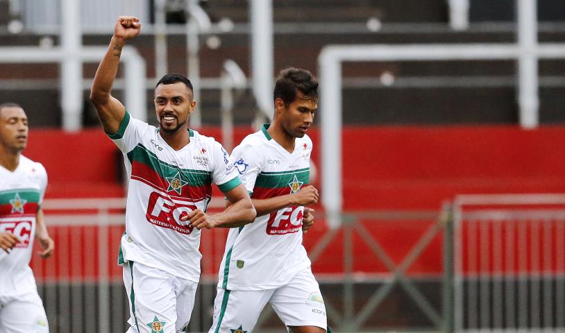 Portuguesa vence e avança na Copa Rio