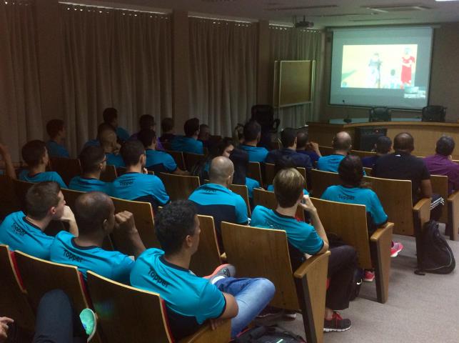 Arbitragem da FERJ passa por treinamento de procedimento da CBF