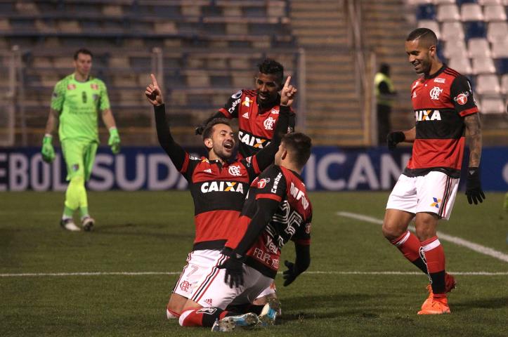 Flamengo goleia e fica perto da vaga na próxima fase da Copa Sul-Americana