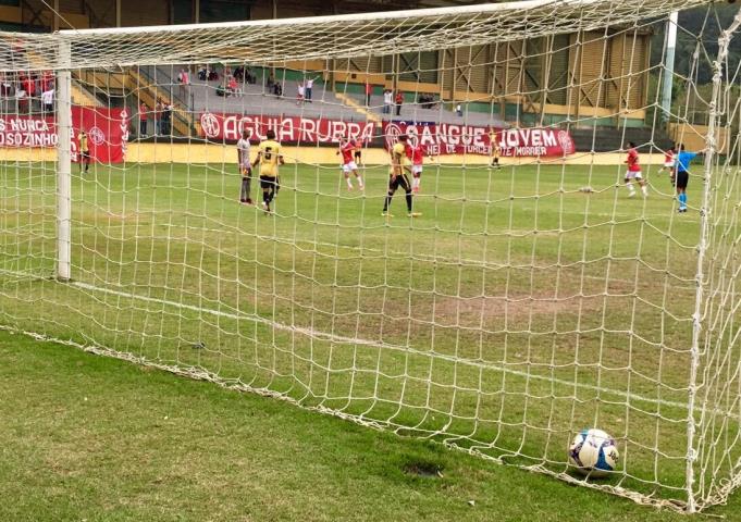 America goleia o Tigres do Brasil e se mantém na briga pelo acesso