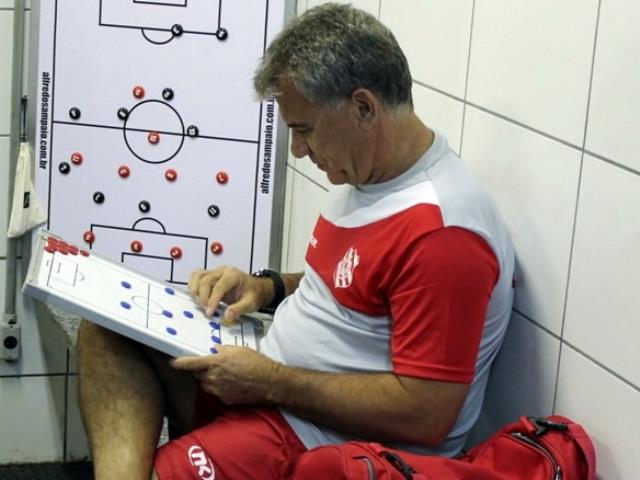 Alfredo Sampaio está de volta ao Bangu