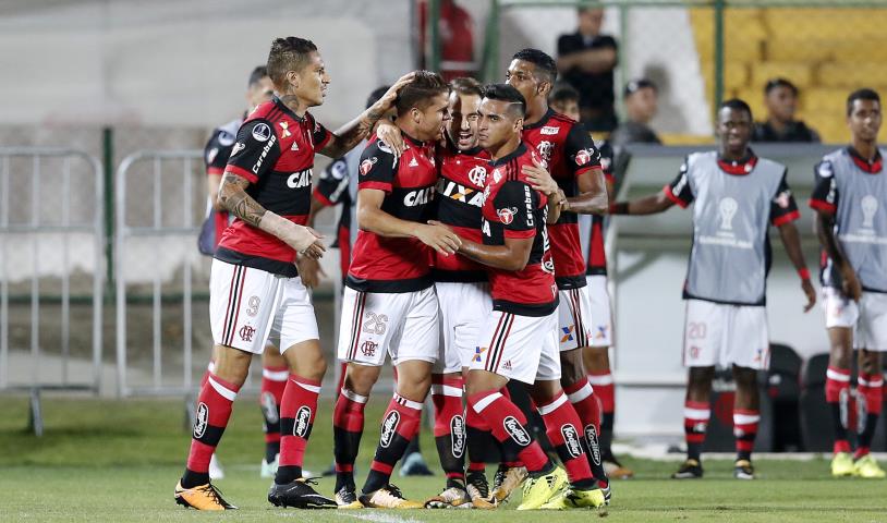Flamengo goleia e passa para as quartas da Copa Sul-Americana