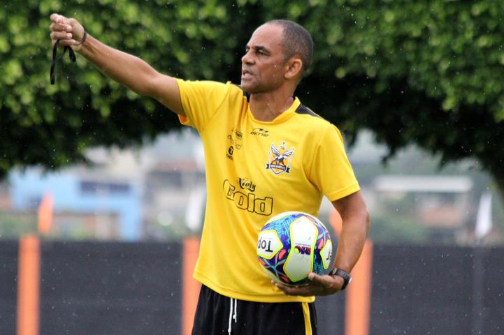 Nova Iguaçu estreia no Carioca recheado de reforços