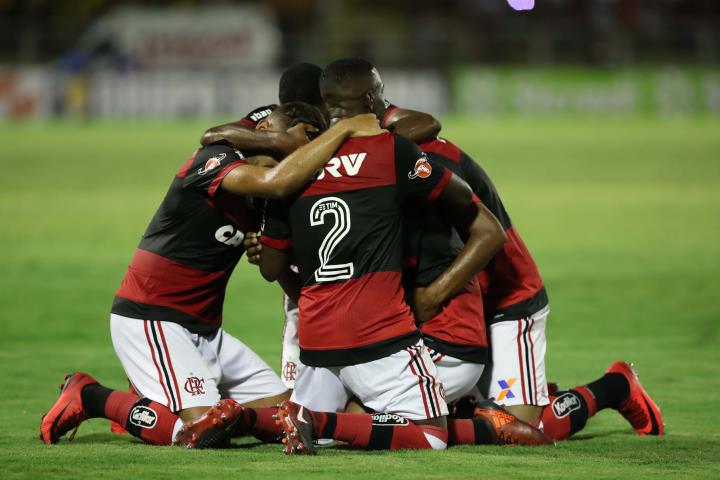 Garotada rubro-negra vence na estreia do Carioca