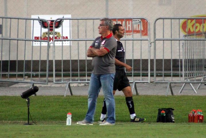 Alfredo Sampaio exalta grupo do Bangu e foca na "decisão" de domingo