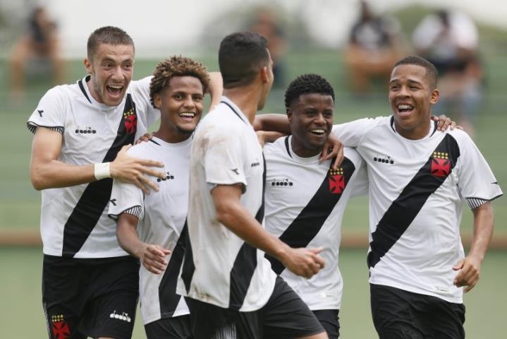 Vasco vence o Botafogo no Nivaldão