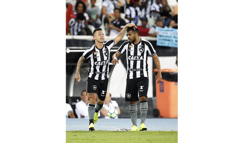 Botafogo vence clássico e se afasta do Z-4 do Brasileirão