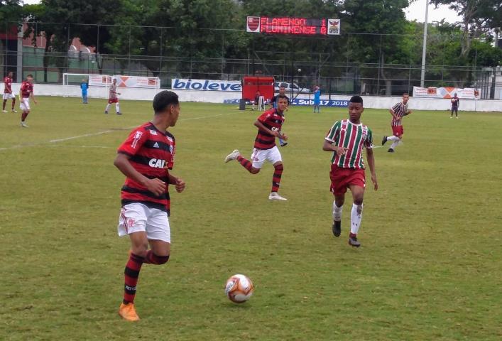 Flamengo vence o Fluminense e embola o Turno Final do Guilherme Embry