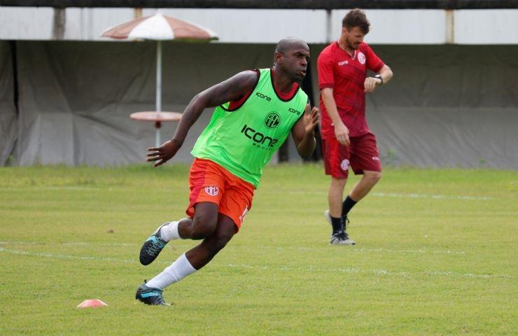 Volante Sandro Silva está de volta ao America