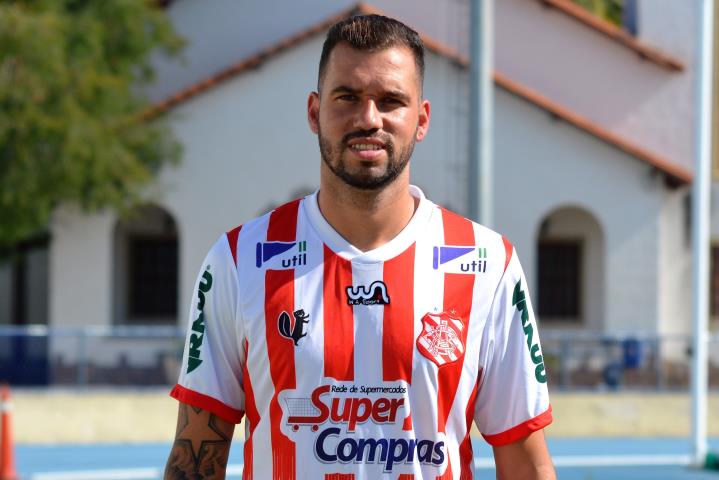 Cria do bairro, volante Serginho acerta com o Bangu